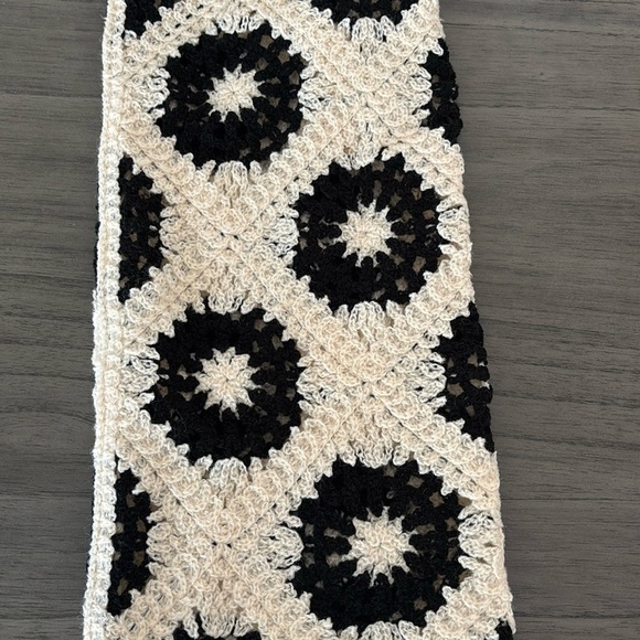 NWOT Black and White Crochet Floral Knit Cardigan - Picture 6 of 10